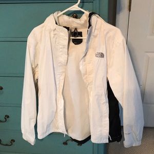 Women’s White Northface Raincoat - L